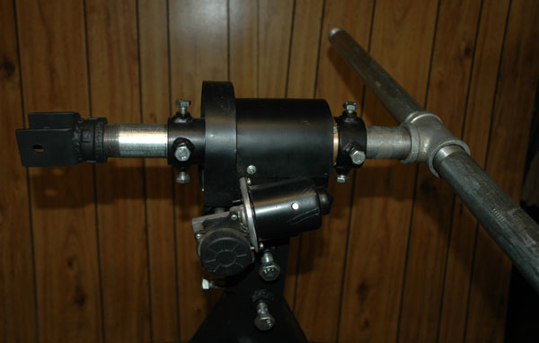 T-bar with target axis linear actuator bracked mounted
